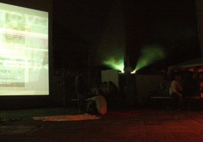 HangKép udvar I. 2010. audiovizuális élmény, vetítés zenére